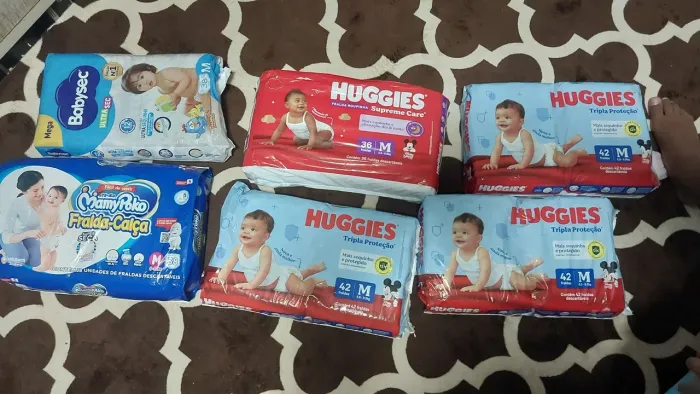 Troco Fraldas M  por tamanho XG ou vendo os 6 pacotes por R$ 240,00