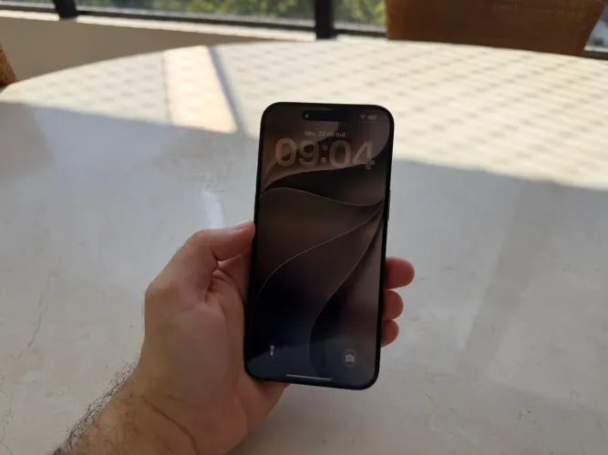 iPhone 15 pro Max 1TB + fundo trincado