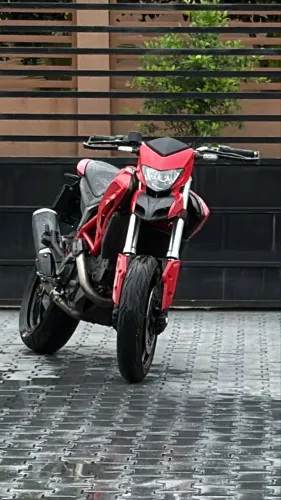 Ducati hypermotard 821 ! Novíssima!