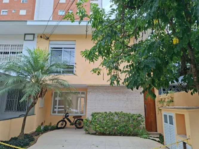 Casa de Vila Fechada reformada para locação itaim Bibi 3 dorms. 1 suite