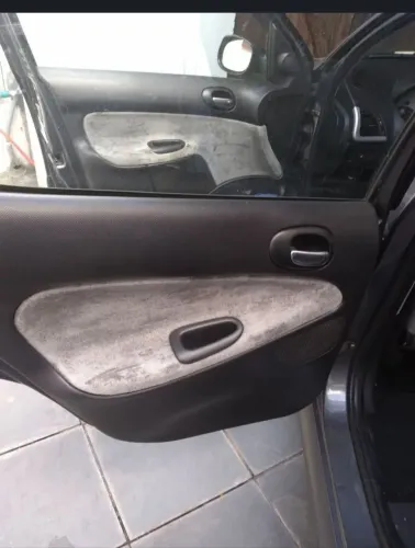 Peugeot 207 XR Sport 1.4 Flex 8V 5P 2011