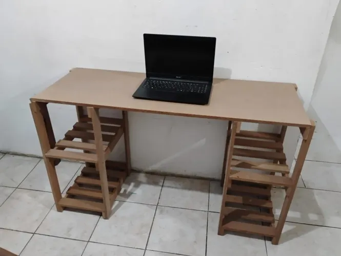 Mesa escrivaninha em MDF cru