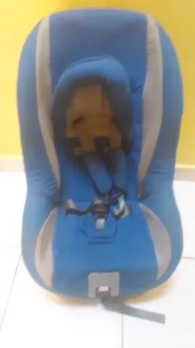 Cadeira de bebê retirada em minha residência.