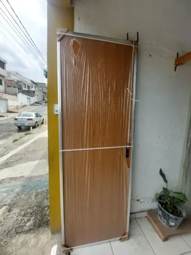 PROMOÇÃO Porta madeira completa com marco de alumínio R$ 260,00