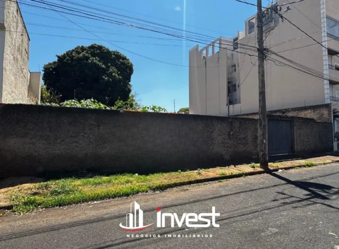 Terreno plano a venda com 880 m2, próximo do fórum, Atacadão, clube Uirapuru e faculdade U
