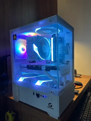 PC Gamer Ryzen 5 8600g + RX 7600 white