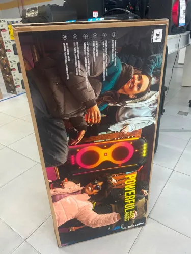 Caixa de Som JBL PartyBox 710 - Nova e Lacrada