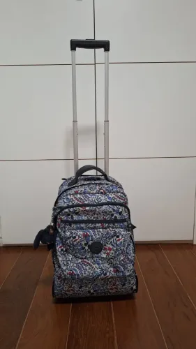 Mochila Kipling estampada rodinha/costas