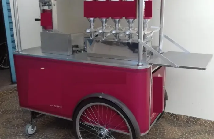 CARRINHO DE CHURROS + 6 DOCEIRAS + 2 FRITADEIRAS + 2 MASSEIRAS P/ MODELAR - +-200CM X 72CM