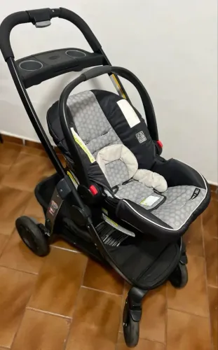 Carrinho com Bebê Conforto Graco