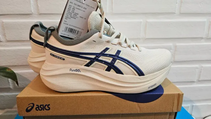 Tênis Asics Nimbus 27 Original Creme tamanho 39