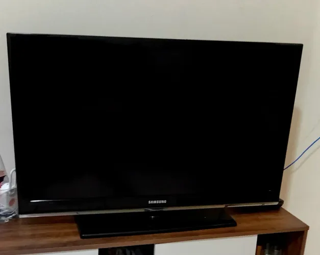TV SANSUNG 40 POLEGADAS, NÃO É SMART E ESTÁ COM DEFEITO 