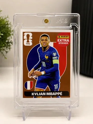 Legend bronze, kylian mbappé
