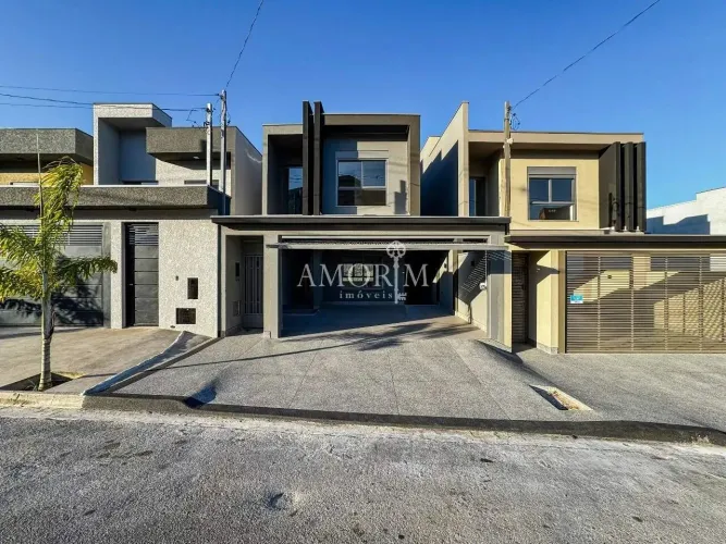 CASA À VENDA NO PORTAL DOS IPÊS III COM 3 SUÍTES PISCINA E 2 VAGAS EM CAJAMAR/SP
