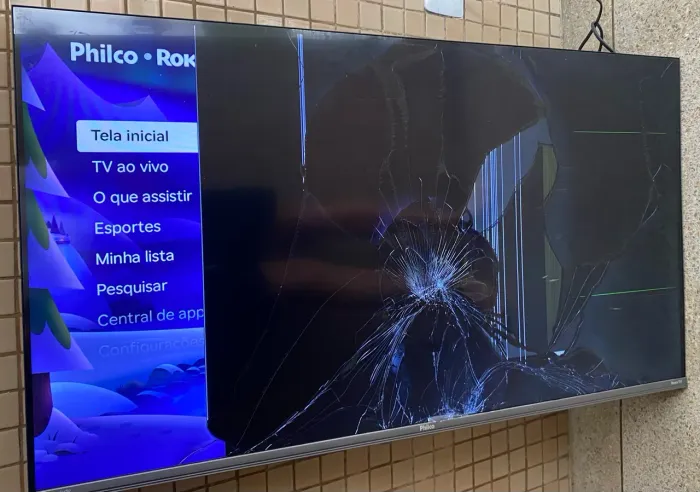 TV Philco 42 roku led?.tela trincada