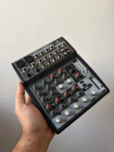 Mesa de som Behringer XENYX 1002FX - Usada - R$ 550