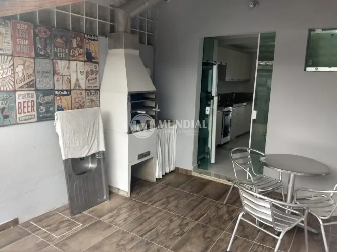 SOBRADO EM CAMBORIÚ