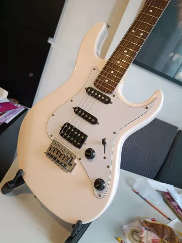 Guitarra Cort G200 Tarraxas c/Trava e Sérgio Rosar Captadores