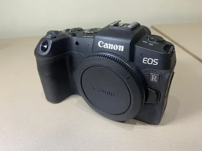 Câmera Mirrorless Canon RP em perfeito estado! (Somente o corpo)