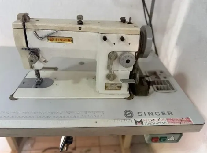 MAQUINA ZIG ZAG INDUSTRIAL SINGER