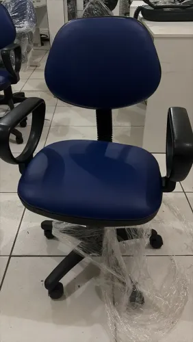 Cadeira Giratória de Escritório com Braços