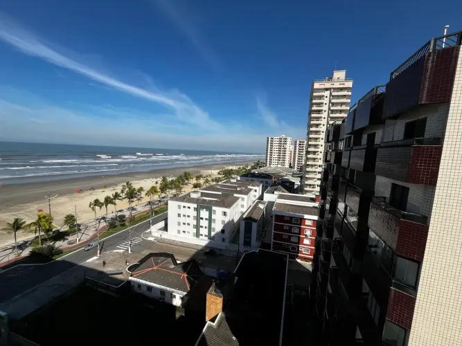 Apartamento na Vila Tupi, em Praia Grande - SP.