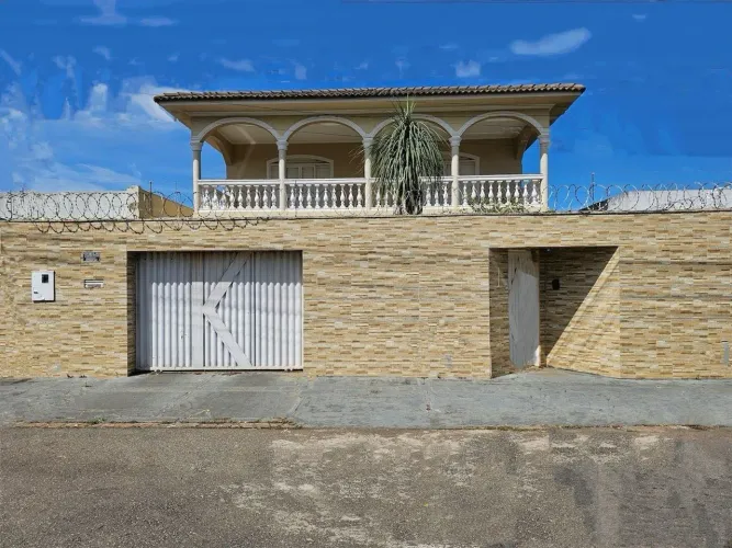 Sobrado Espetacular no Setor Coimbra 4 Suítes | 320m², Piscina