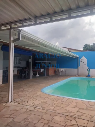 Chácara à Venda em Santa Bárbara D'oeste-SP , sendo 4 Quartos, 4 Suítes, 2 Salas, 4 Banhei