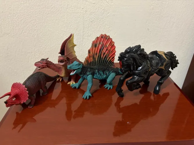Dinossauro e dragão 