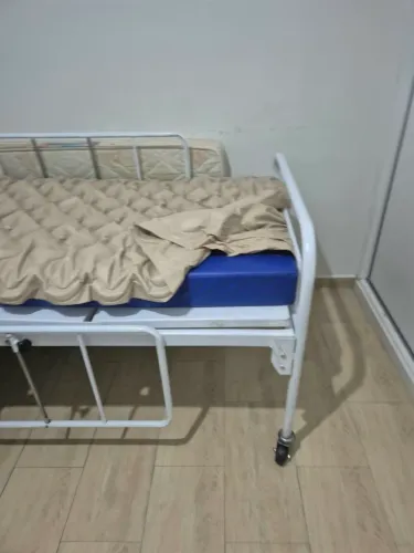 Vendo cama hospitalar + colchão hospitalar