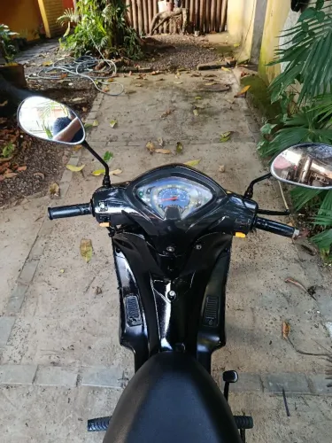 Jet Shineray estilo Biz