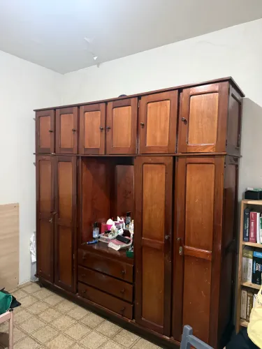 Guarda-roupa vintage de cedro
