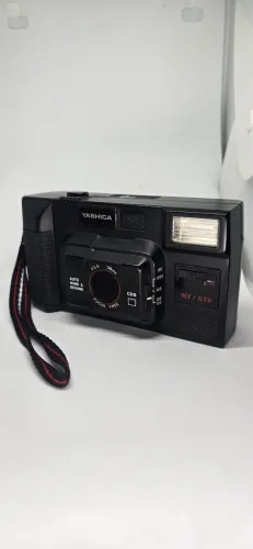 Camera Yashica Analógica 35mm MF/A70
