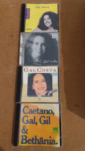 4 cds Gal Costa 20 reais.