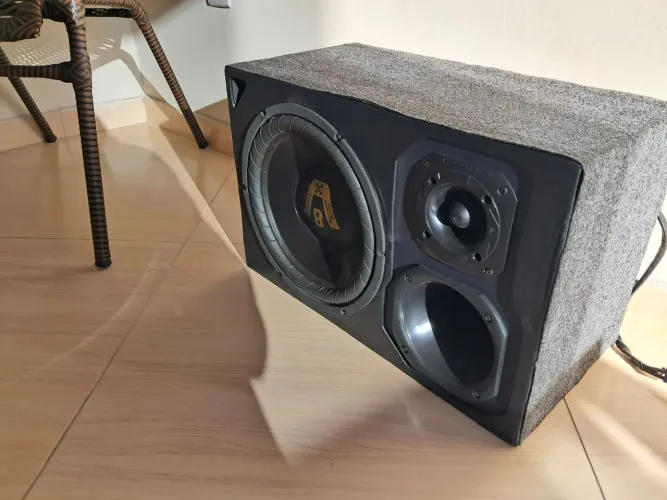 Vendo caixa de som automotiva