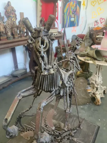 Escultura Cavaleiro Épico em Ferro e Sucata ? Assinada por Abdia
