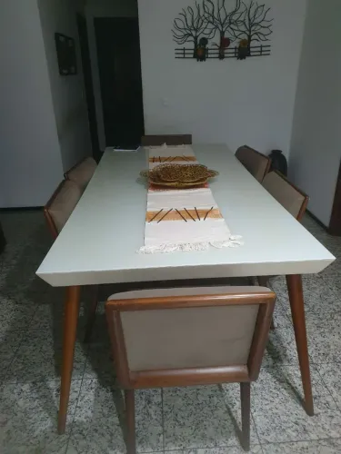 Metade sala com tampo de vidro bisotado 