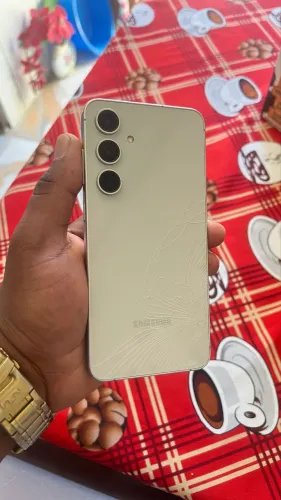 Vendo Samsung s24fe 256 gb.apenas o fundo trincado