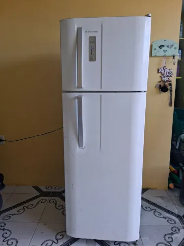 Vendo gelsdeira eletrolux vl 1.000 tel 79 99818.9222