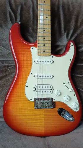 Fender Stratocaster Deluxe Plus Top