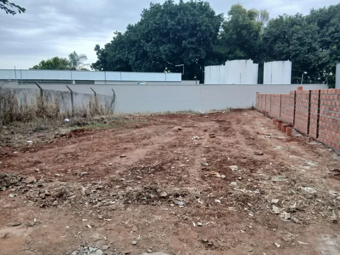 Vendo ou troco por carro, terreno Bairro Terra Rica.
