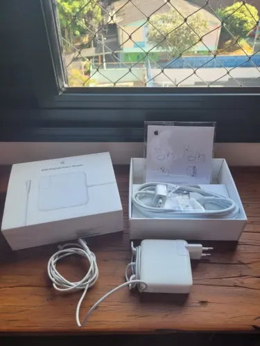 Fonte de alimentação/carregador original da Apple para MacBook Pro MagSafe 85W