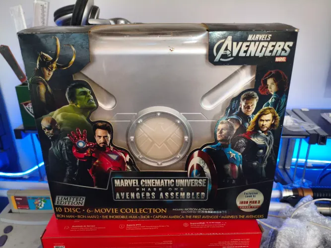 Giftset DVD Vingadores Fase 1 Maleta Tesseract