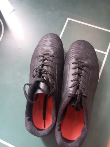 CHUTEIRA DE CAMPO UMBRO TAMANHO 41