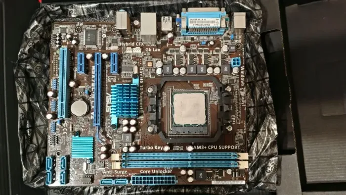 KIT PC AMD FX-4300 + ASUS M5A78L-M LX V2 + 8GB DDR3 + HD 750GB