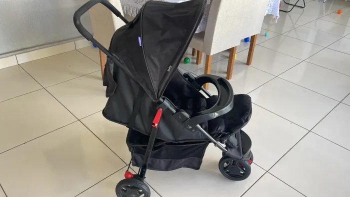 Bebê conforto e carrinho de bebê