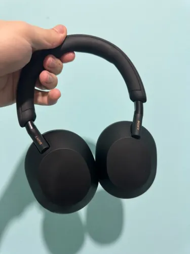 Headset Sony WH-1000XM5 com cancelamento de ruído