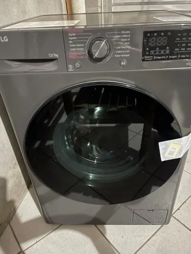 MAQUINA DE LAVAR E SECAR ROUPA