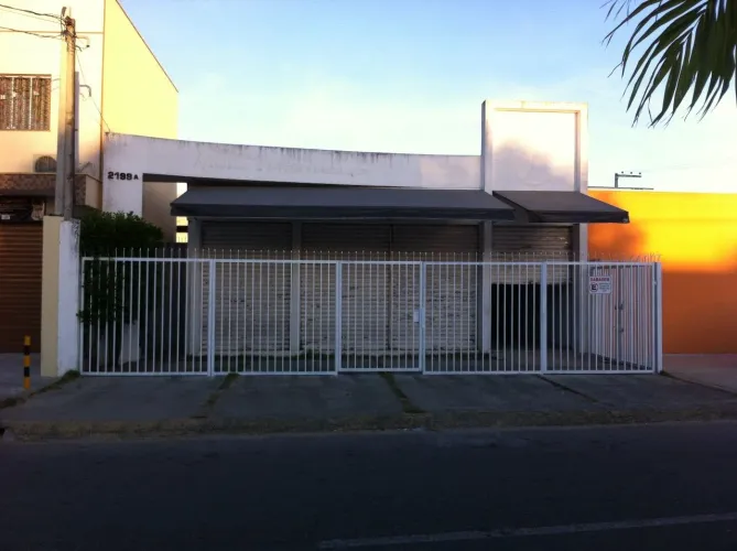 PONTO COMERCIAL PARA LOCAÇÃO COM LOCALIZAÇÃO ESTRATÉGICA EM AVENIDA PRINCIPAL.