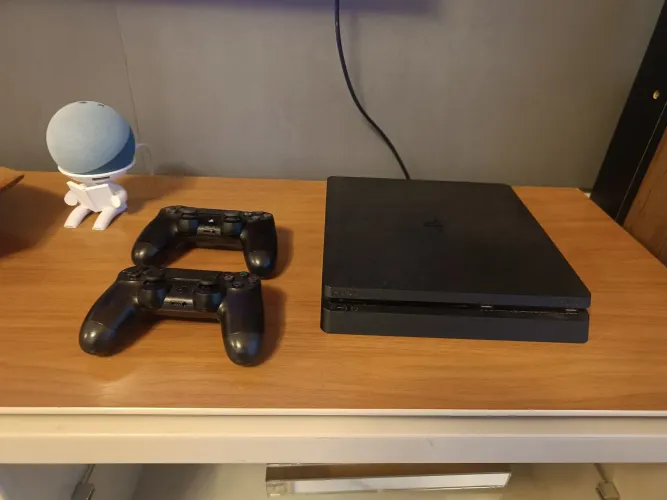 PS4 slim - Perfeito estado